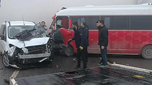 Bitlis'te 23 araç birbirine girdi: 31 yaralı