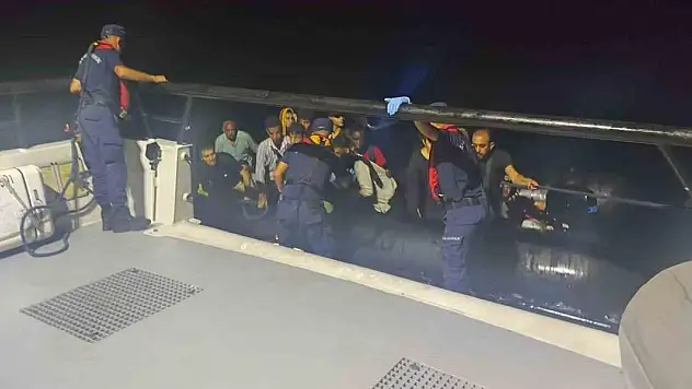 Bodrum'da 20 düzensiz göçmen yakalandı, 20 düzensiz göçmen kurtarıldı