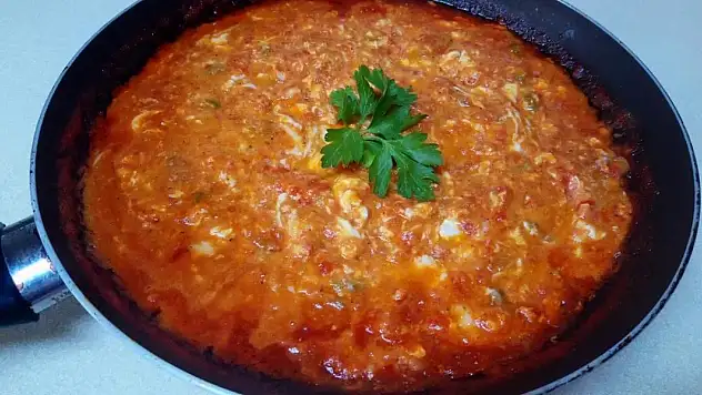 Bol sulu bir menemene kimse hayır demez! Bolu sulu menemen tarifinin püf noktaları