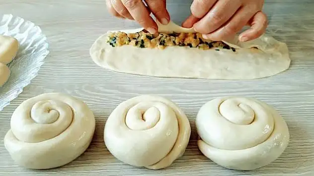 Böreğiniz dağılıyor mu? İşte usta börekçilerin börek hazırlarken yaptıkları yöntem