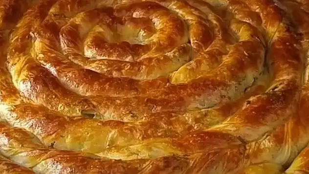 Börek pişirirken mutlaka denemelisiniz. Yufka arasına sürüldüğünde börek lezzetli oluyor