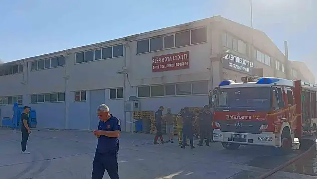 Boya fabrikasındaki yangın kontrol altına alındı