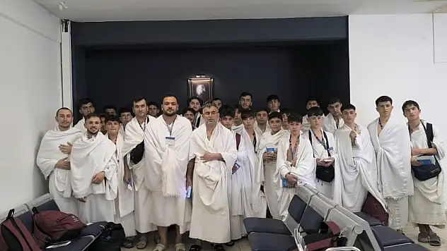 Bozkır'da hafızlık eğitimi tamamlayan 30 öğrenciye umre ziyareti ödülü