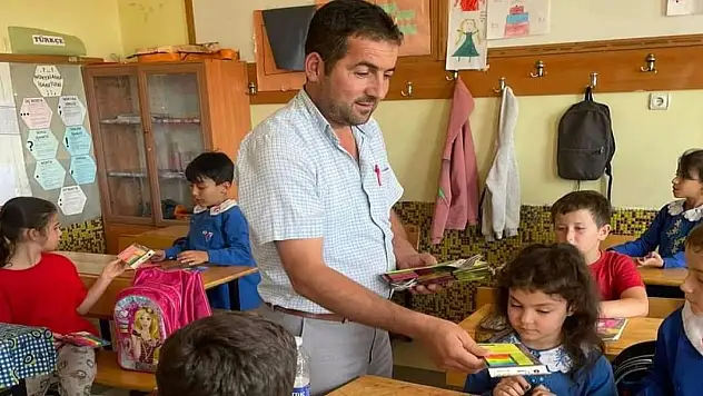Bozkır'da öğrencilerin kırtasiye masrafları karşılandı