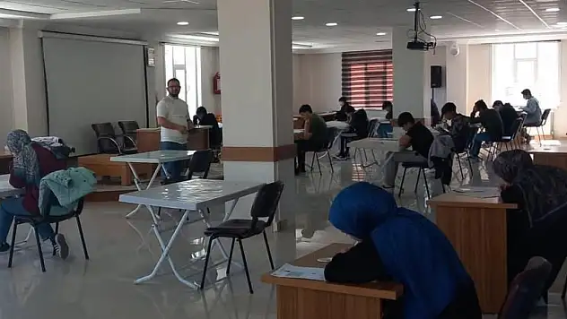 Bozkır'da Umre ziyareti ödüllü Gençlik Bilgi Yarışması düzenlendi