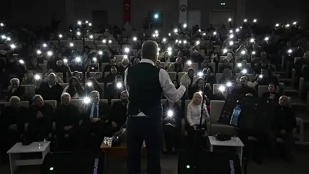 Bozkırın tezenesi Neşet Ertaş türkülerle anıldı