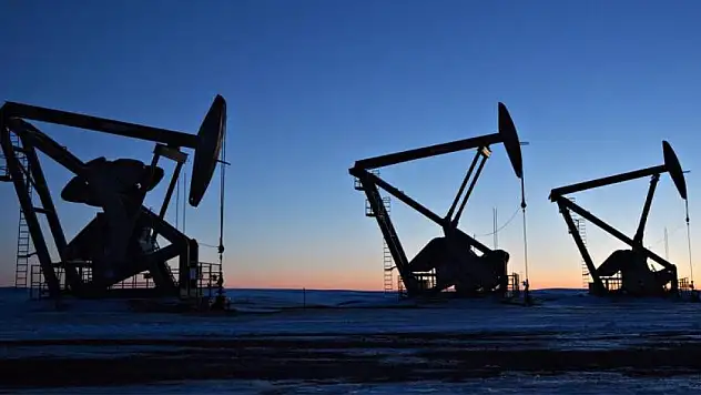 Brent petrolün varil fiyatı 76,11 dolar