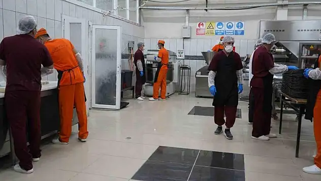 Bu cezaevi kendi ekmeğini üretiyor