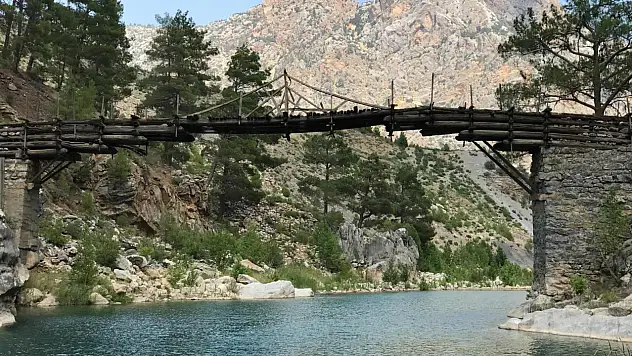Bu köy gerçek anlamda gün yüzü görmüyor! Sadece 3 saat...