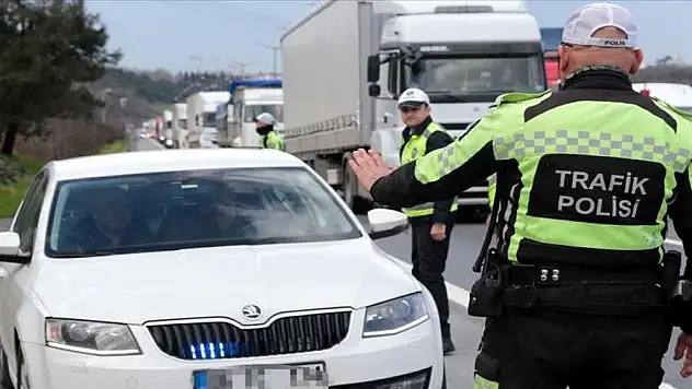 Bu Otomobillerin Trafiğe Çıkması Engellenecek: 81 İldeki Son Düzenleme