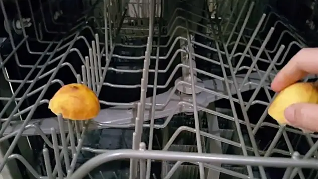 Bu yöntemle bulaşıklar parıl parıl parlıyor! Birçok ev hanımı bilmiyordu