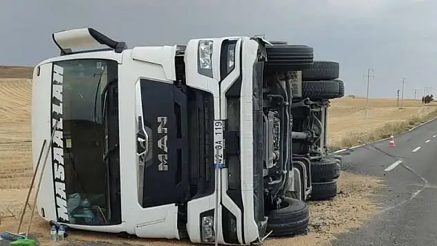 Buğday yüklü kamyon devrildi: 1 yaralı