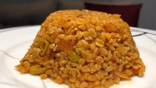 Bulgur pilavı yavan olmuyor ve dibi tutmuyor. İşte lokantacıların sakladığı pişirme tüyosu