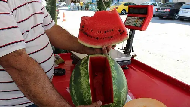 Bunaltıcı sıcaklar vatandaşı sulu meyvelere yönlendirdi