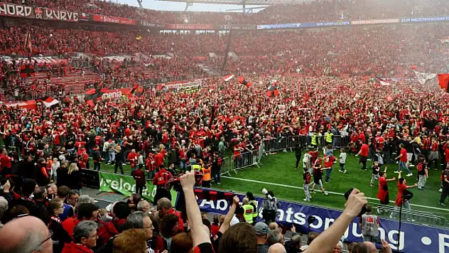 Bundesliga'da şampiyon Bayer Leverkusen