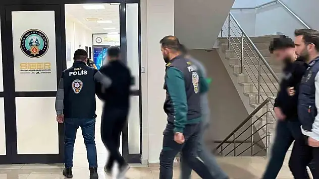 Bungalov ev kiralama vaadiyle yaklaşık 2 milyon TL'lik vurgun yaptılar