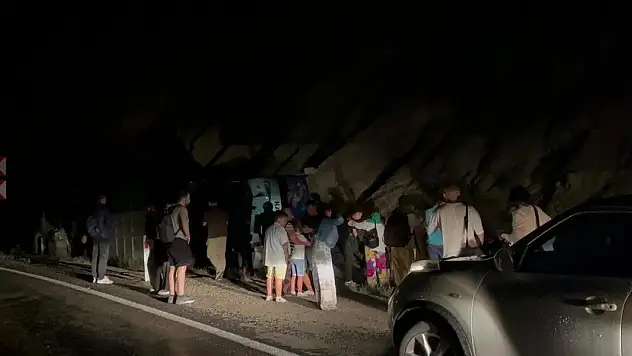 Burdur'da yolcu otobüsü şarampole devrildi: 23 yaralı