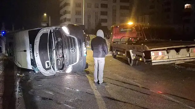 Bursa'da işçi minibüsü kaza yaptı: 8 yaralı
