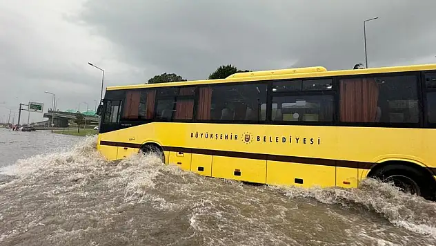Bursa'da sağanak ve dolu etkili oldu