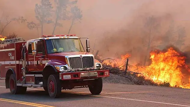 California tarihinin en büyük 4. orman yangını: 400 bin dönümden fazla alan kül oldu