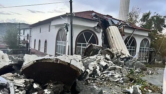 Cami cemaati muhtemel faciadan kıl payı kurtuldu