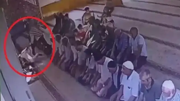 Camide komşusunu bıçaklayarak öldüren sanık: Eşini balkonda gördüm ve ona 'kocanın leşini topla' dedim