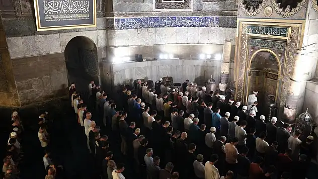 Camilerde şehitler ve mazlumlar için dua edildi