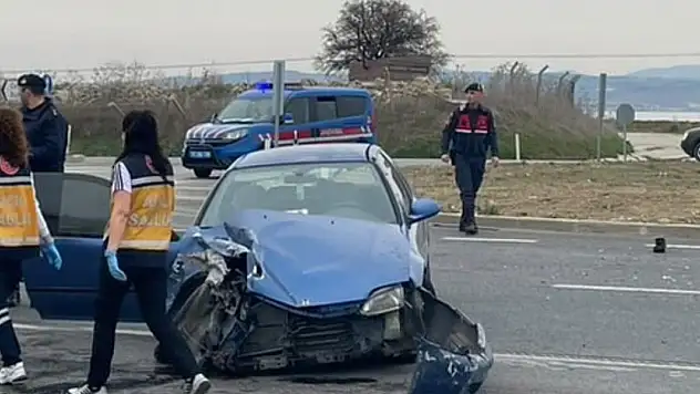 Çanakkale'de iki araç çarpıştı: 7 yaralı