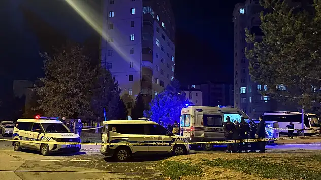 Cani koca, karısını sokak ortasında öldürdü
