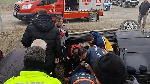 Çankırı'da hafif ticari araç takla attı: 4 yaralı