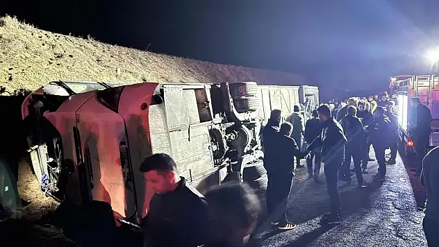 Çankırı'da işçileri taşıyan otobüs devrildi: 23 yaralı