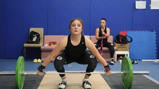 Cansu ve Aysu kardeşler Konya'yı gururlandırıyor!