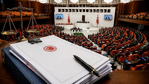 Çerçeve yasa olarak bilinen teklif Adalet Komisyonu'nda kabul edildi