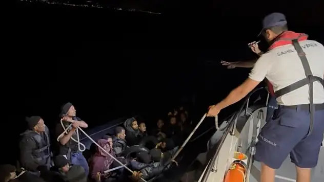 Çeşme açıklarında korku dolu anlar: 42 kaçak göçmen kurtarıldı