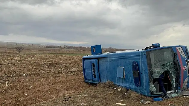 Cezaevi aracı devrildi, 14 kişi yaralandı