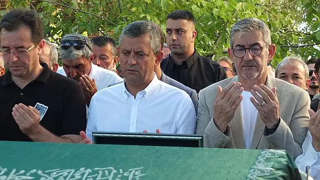 CHP Genel Başkanı Özel, Cenaze Törenine Katıldı