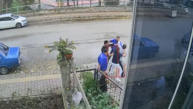 Çiçeklere çamaşır suyu dökme kavgası kameralara yansıdı