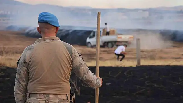 Çıkan yangında 400 ton saman kül oldu