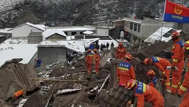 Çin'de heyelan faciası: 10 ev toprak altında kaldı, 30 kişi kayıp