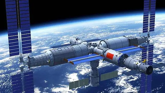 Çinli taykonotları taşıyan Şıncou-18 mekiği uzay istasyonuna ulaştı