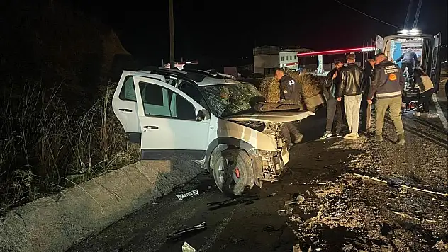 Cip ile otomobil çarpıştı: 2 ölü, 3 yaralı