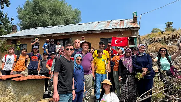 Çocuklardan doğaya anlamlı dokunuş! 'Temiz Doğa, Temiz Vatan' için yürüdüler