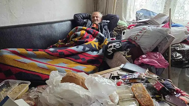 Çöp evde yalnızlığa terk edildi! Kurtarılmayı bekliyor!