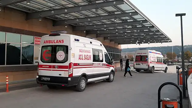 Çorum'da iki otomobil çarpıştı! 1 kişi öldü, 4 kişi yaralandı