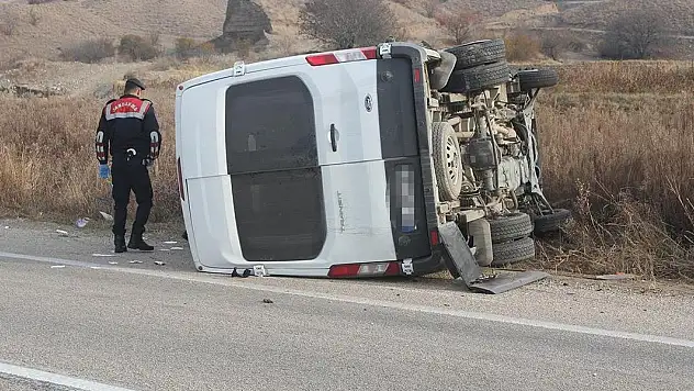 Çorum'da işçi servisi ile traktör çarpıştı: 1'i ağır 16 yaralı