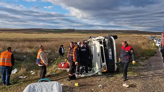 Çorum'da minibüsle tanker çarpıştı: 1 ölü, 18 yaralı