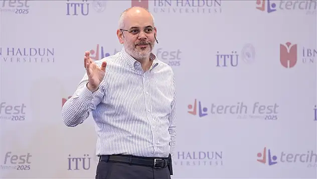 Cumhurbaşkanı Başdanışmanı Kılıç, TercihFest 2025'e katılan gençlere tavsiyelerde bulundu