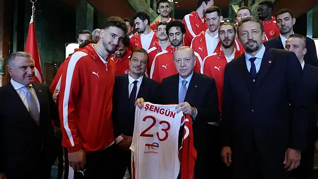 Cumhurbaşkanı Erdoğan 12 Dev Adam'ı kabul etti