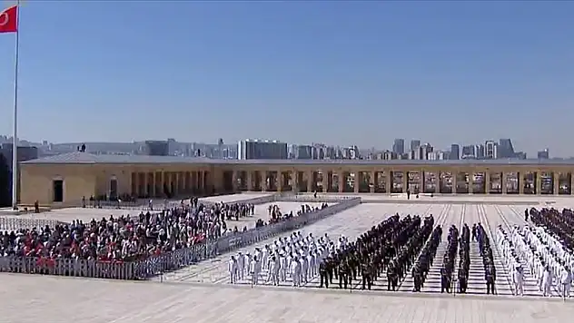 Cumhurbaşkanı Erdoğan Anıtkabir'i ziyaret ediyor