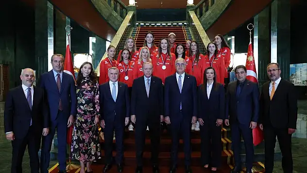 Cumhurbaşkanı Erdoğan, Dünya İkincisi Filenin Sultanları'nı Ağırladı